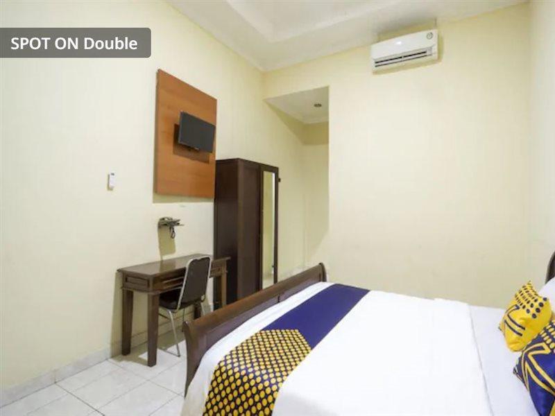 Super Oyo 3978 Hotel Danau Indah Bekasi Zewnętrze zdjęcie