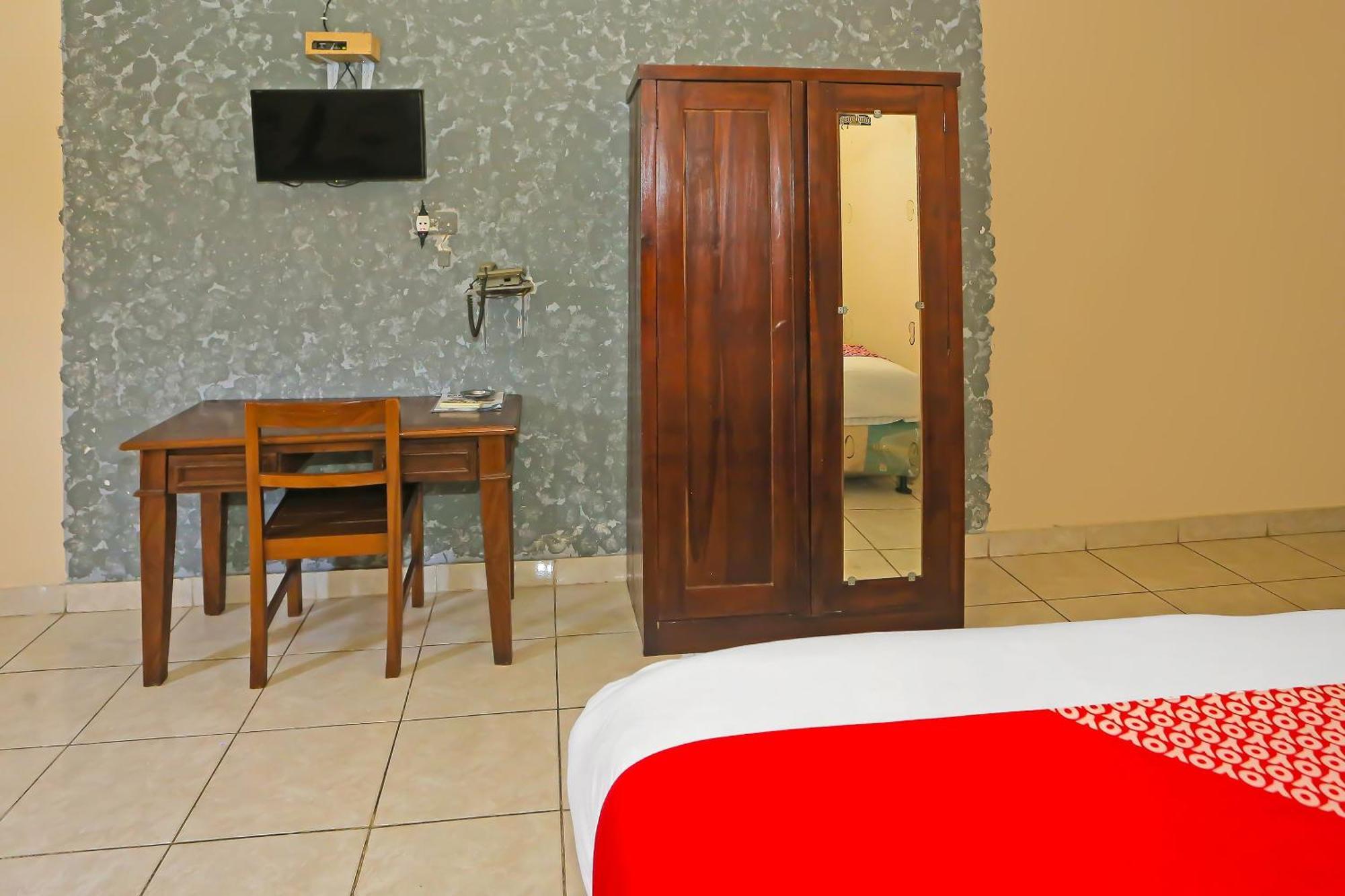 Super Oyo 3978 Hotel Danau Indah Bekasi Zewnętrze zdjęcie