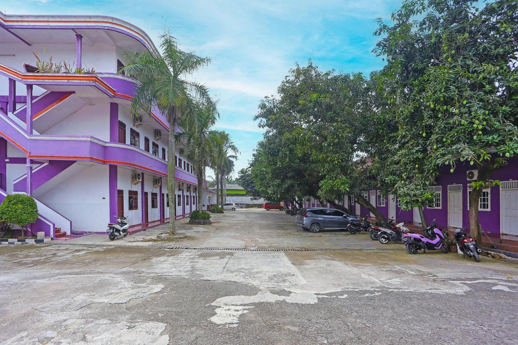 Super Oyo 3978 Hotel Danau Indah Bekasi Zewnętrze zdjęcie